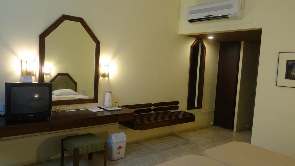 Hotel Paradise - Mysore Dasaprakash Group Zewnętrze zdjęcie