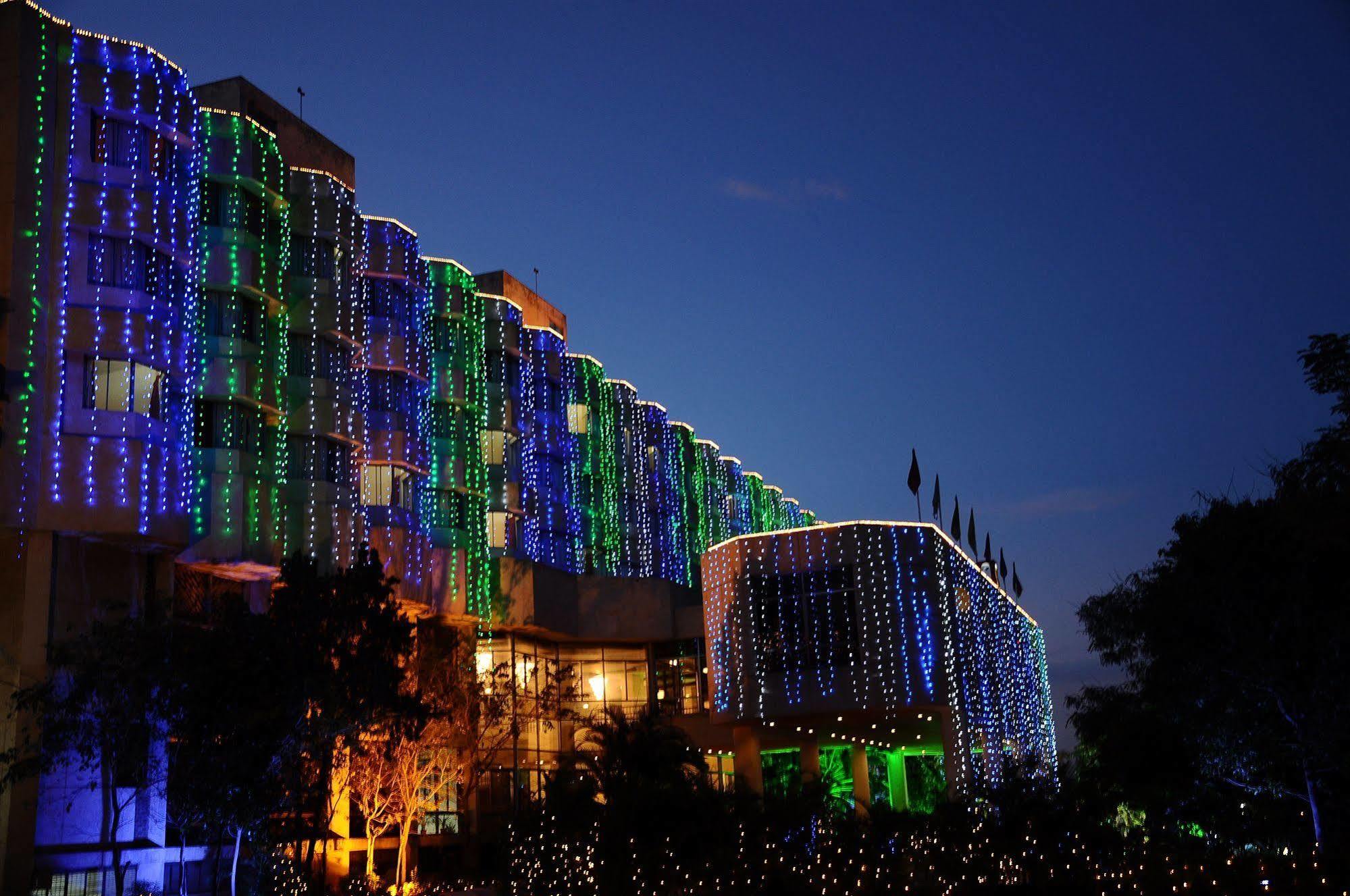 Hotel Paradise - Mysore Dasaprakash Group Zewnętrze zdjęcie
