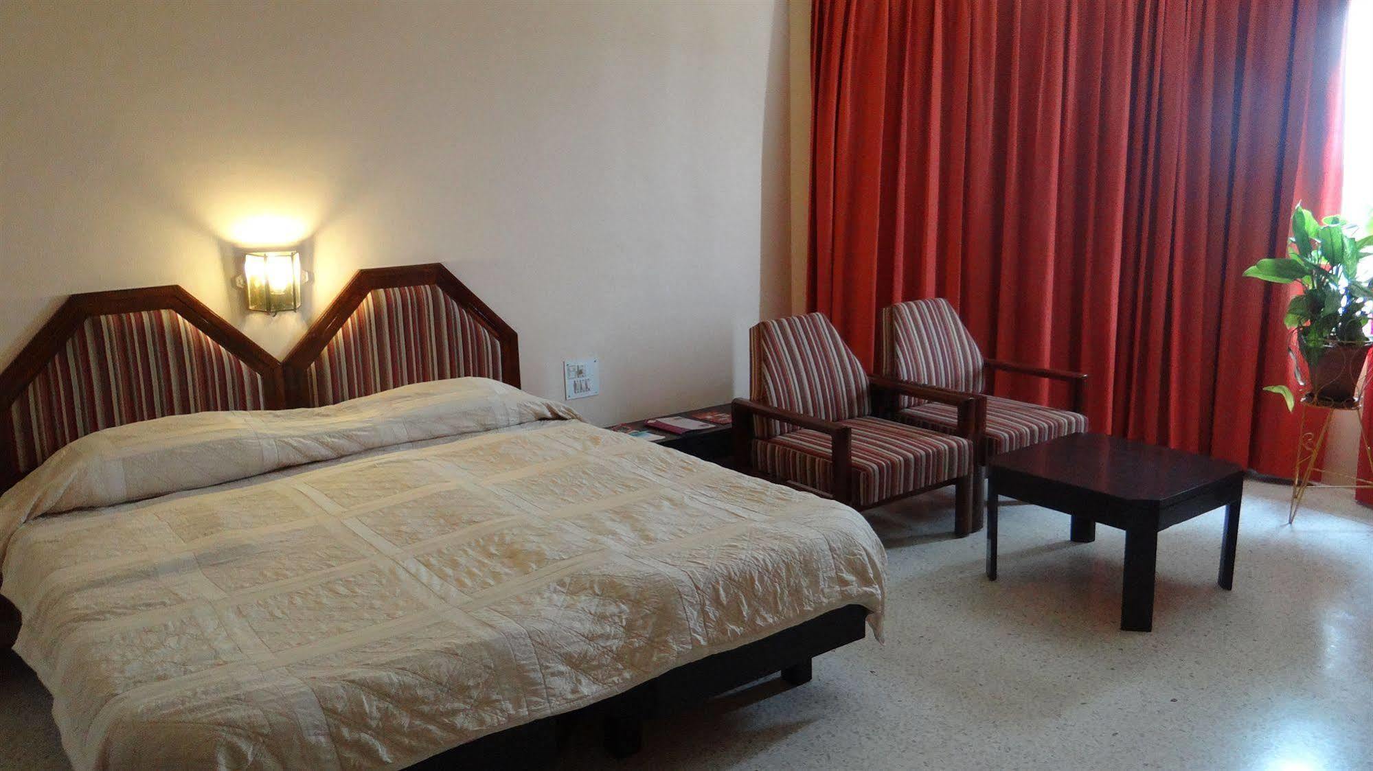 Hotel Paradise - Mysore Dasaprakash Group Zewnętrze zdjęcie