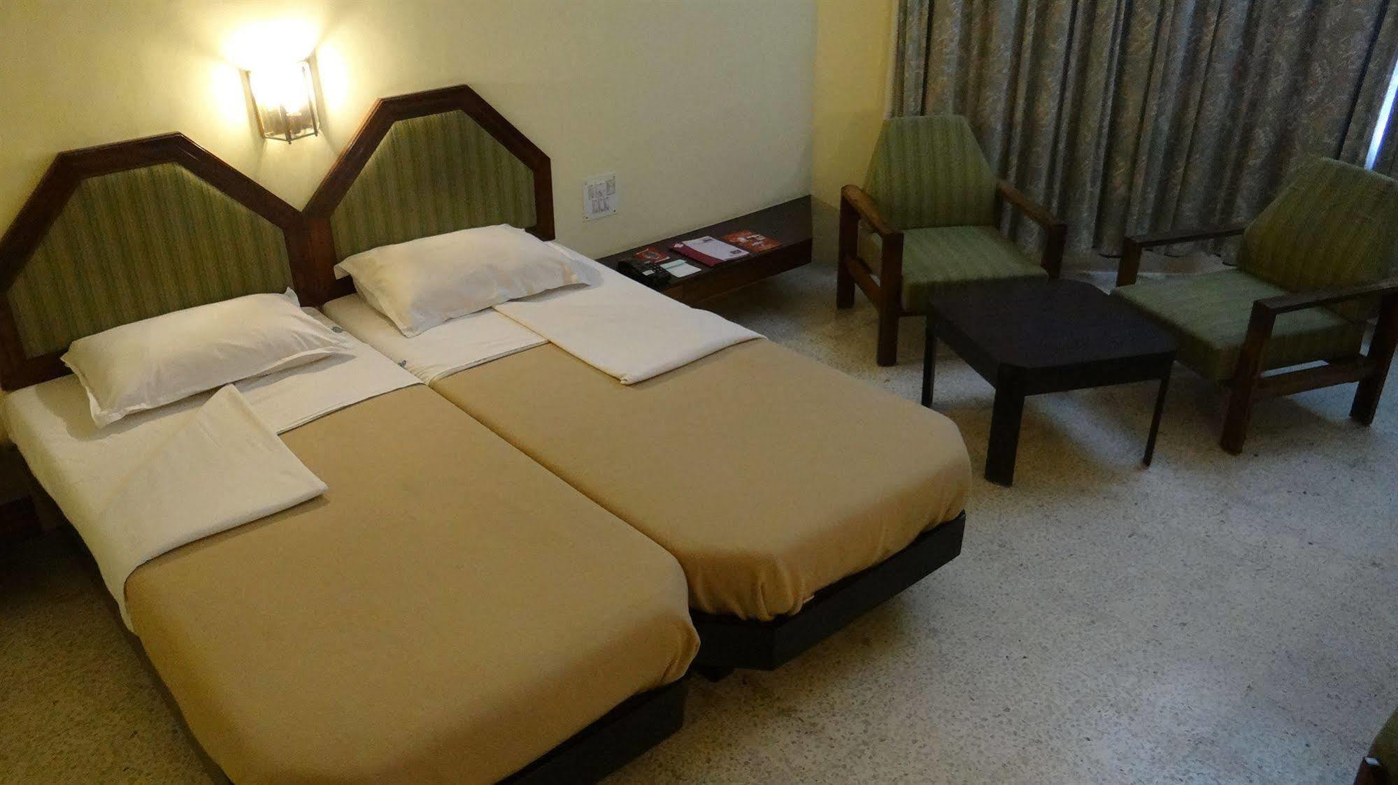 Hotel Paradise - Mysore Dasaprakash Group Zewnętrze zdjęcie